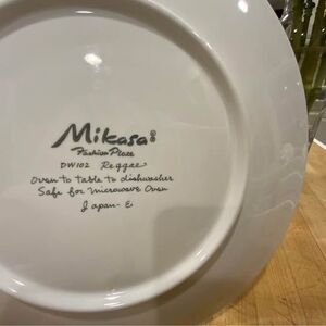 Discontinued Mikasa Reggae Set of 8 Plates